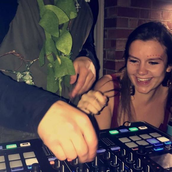 Meet your Posher, Emma - Picture 1 of 1